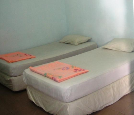 Et Budget Guest House Batu Feringgi Exterior foto